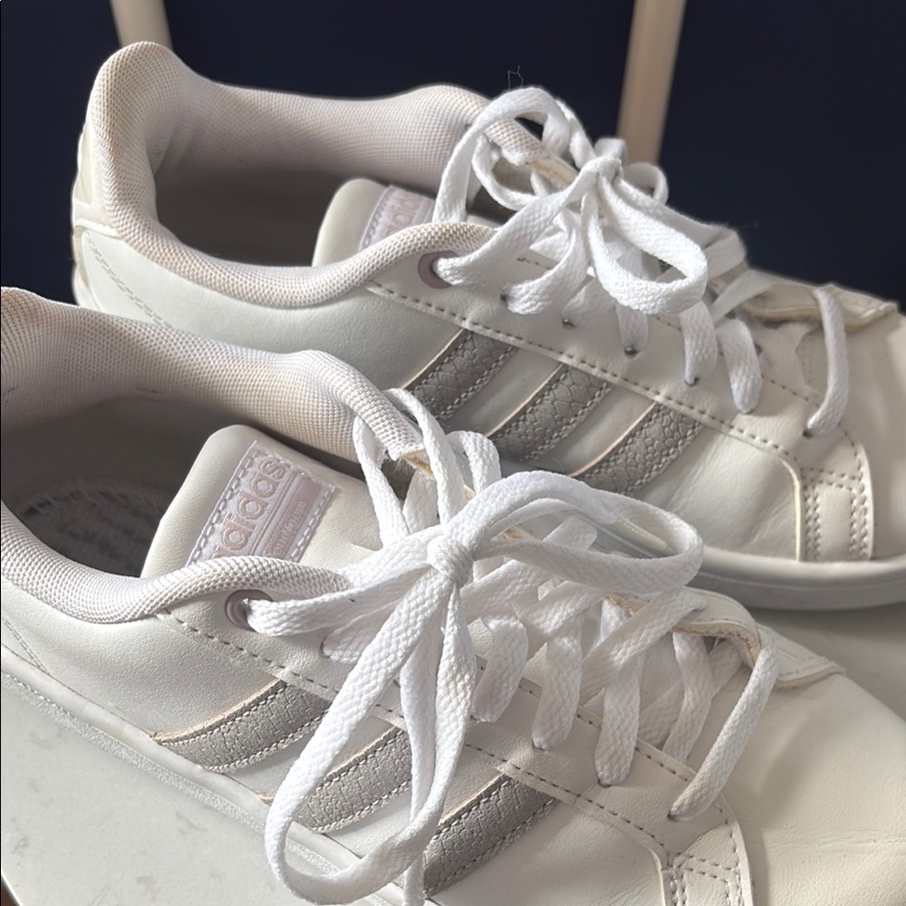 Adidas Sneakers